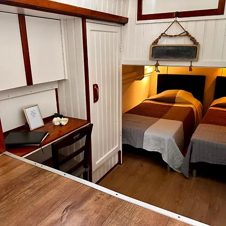 Unitas Hotel na wodzie *