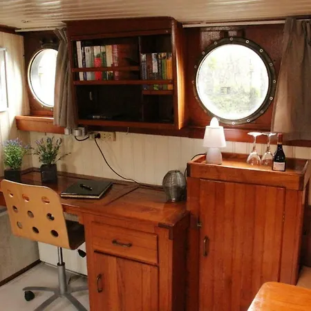 Botel Unitas *