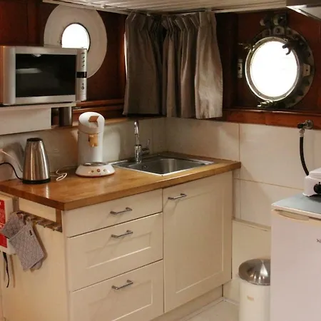 Botel Unitas *