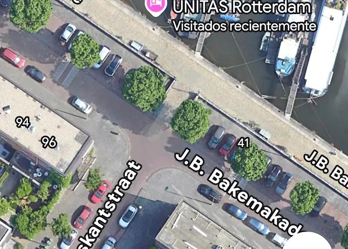 Unitas Úszó hotel *