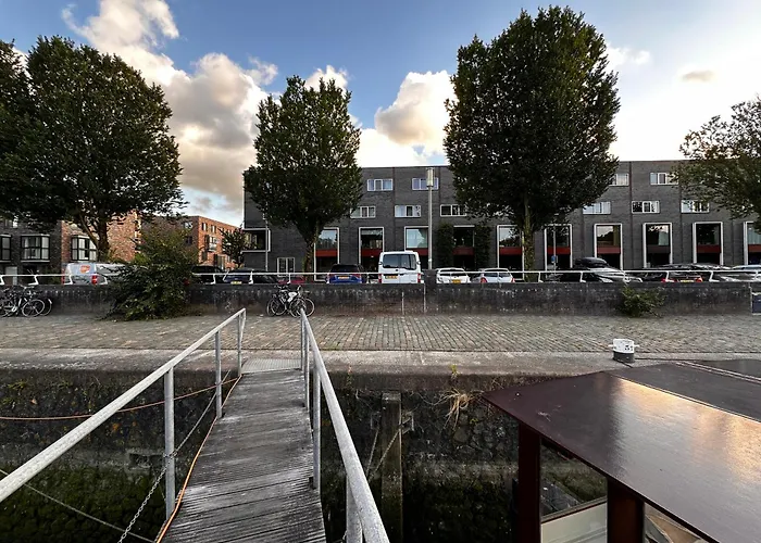 Unitas Úszó hotel *