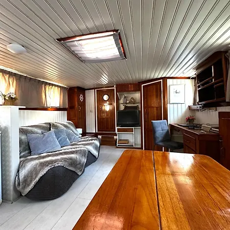 Botel Unitas *