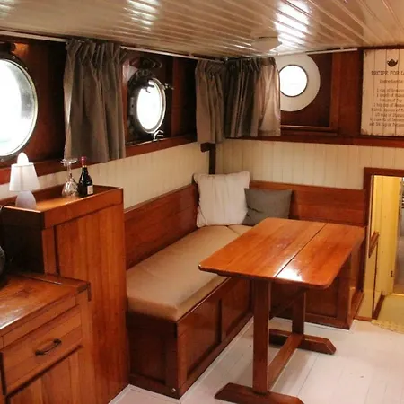 Bateau-hôtel Unitas