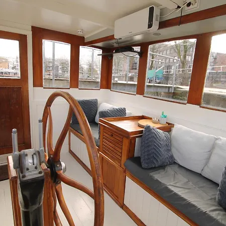 Unitas 보트호텔 *